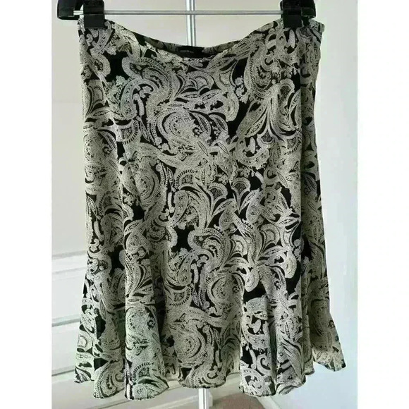 Jones New York Dresses & Skirts - Jones New York Black Emerald GreenPaisley Ruffle Bottom Pleated Skirt Size 6